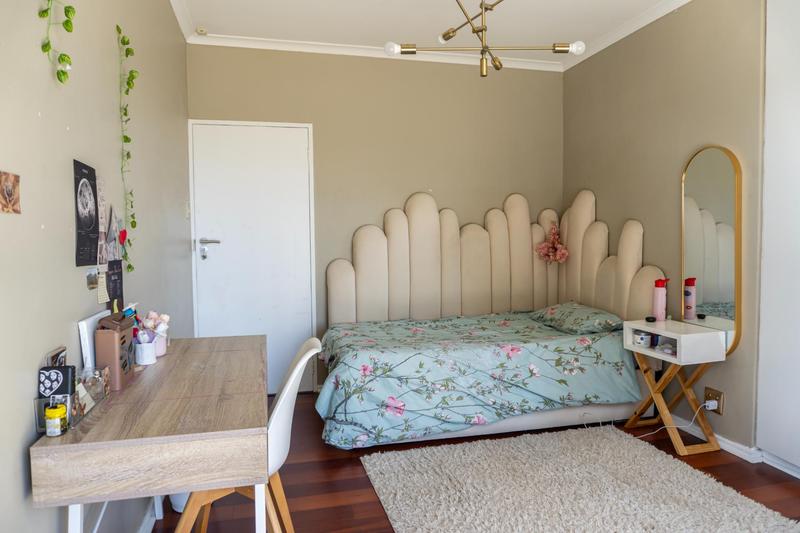 6 Bedroom Property for Sale in Plattekloof Western Cape